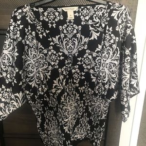Black and white blouse with elastic band bottom